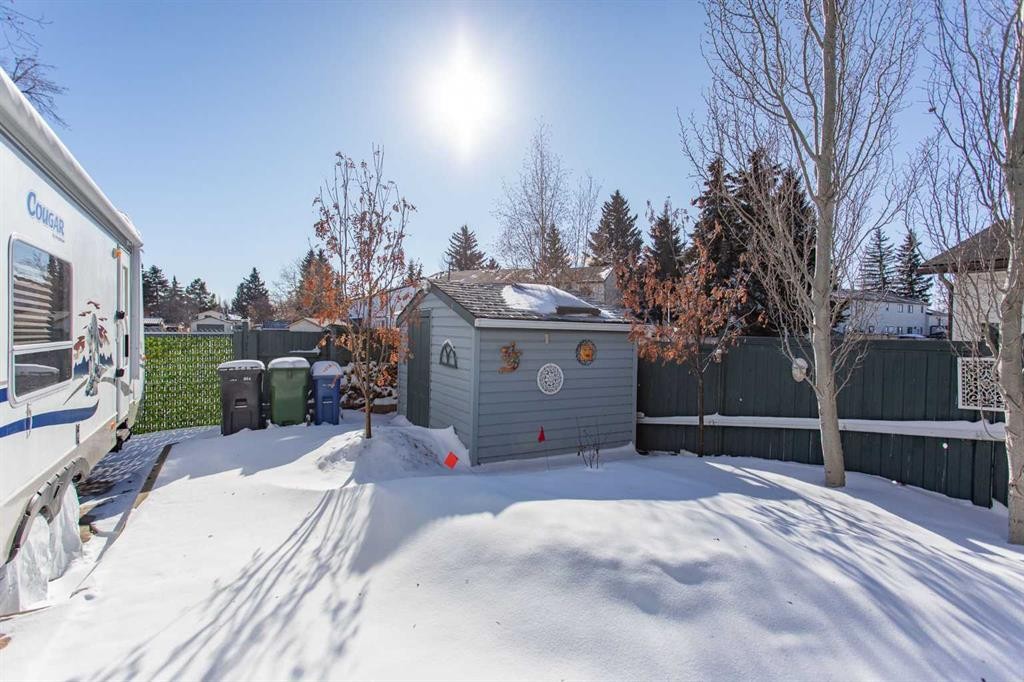 18 Mclevin Crescent, Red Deer, AB - Outdoor