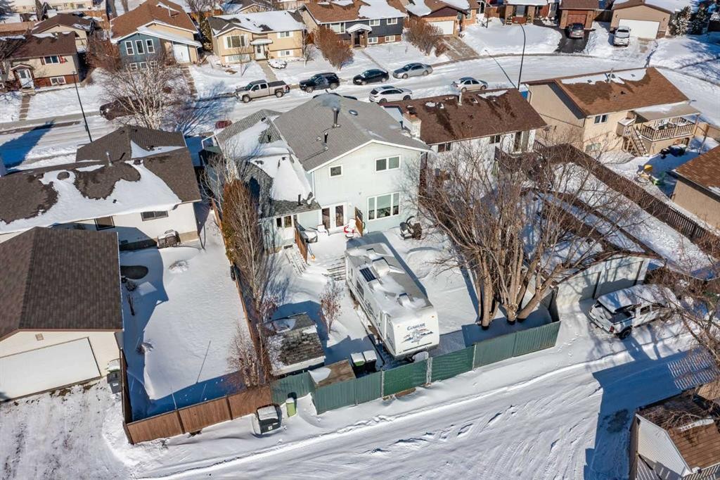 18 Mclevin Crescent, Red Deer, AB - Outdoor