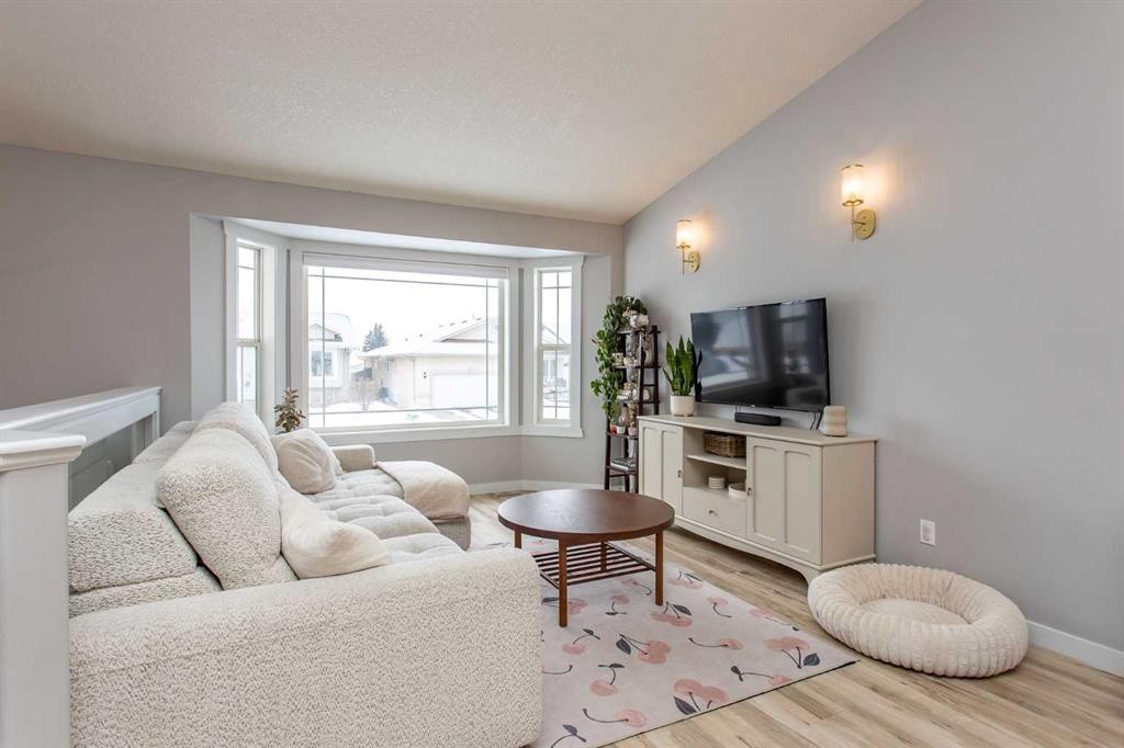 14 Silver Drive, Blackfalds, AB - Indoor Photo Showing Living Room
