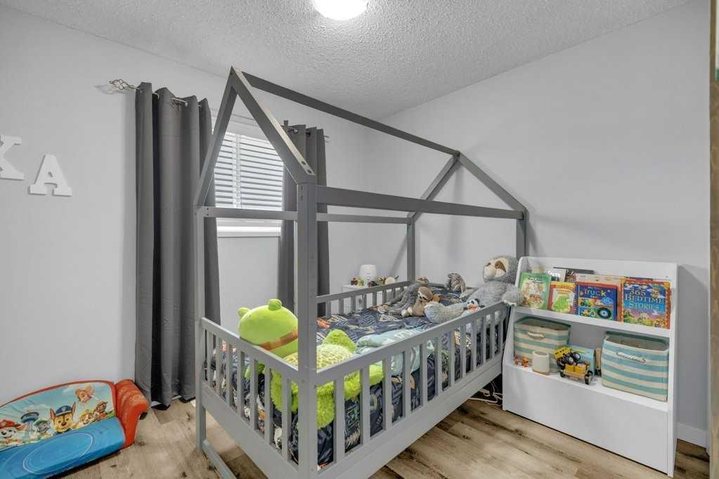 5 Erickson Drive, Red Deer, AB - Indoor Photo Showing Bedroom