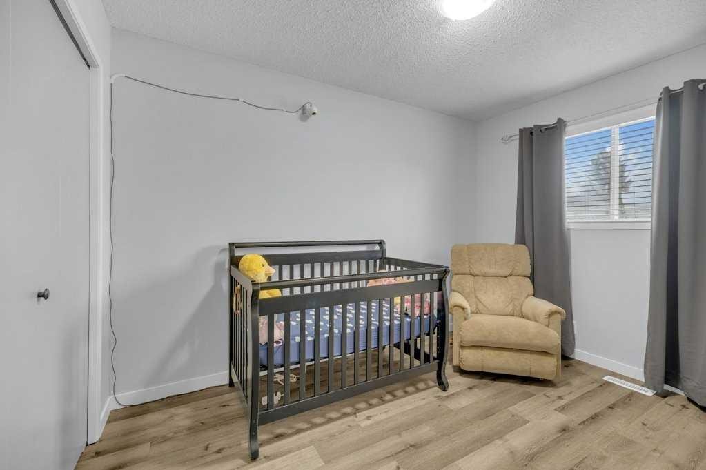 5 Erickson Drive, Red Deer, AB - Indoor Photo Showing Bedroom