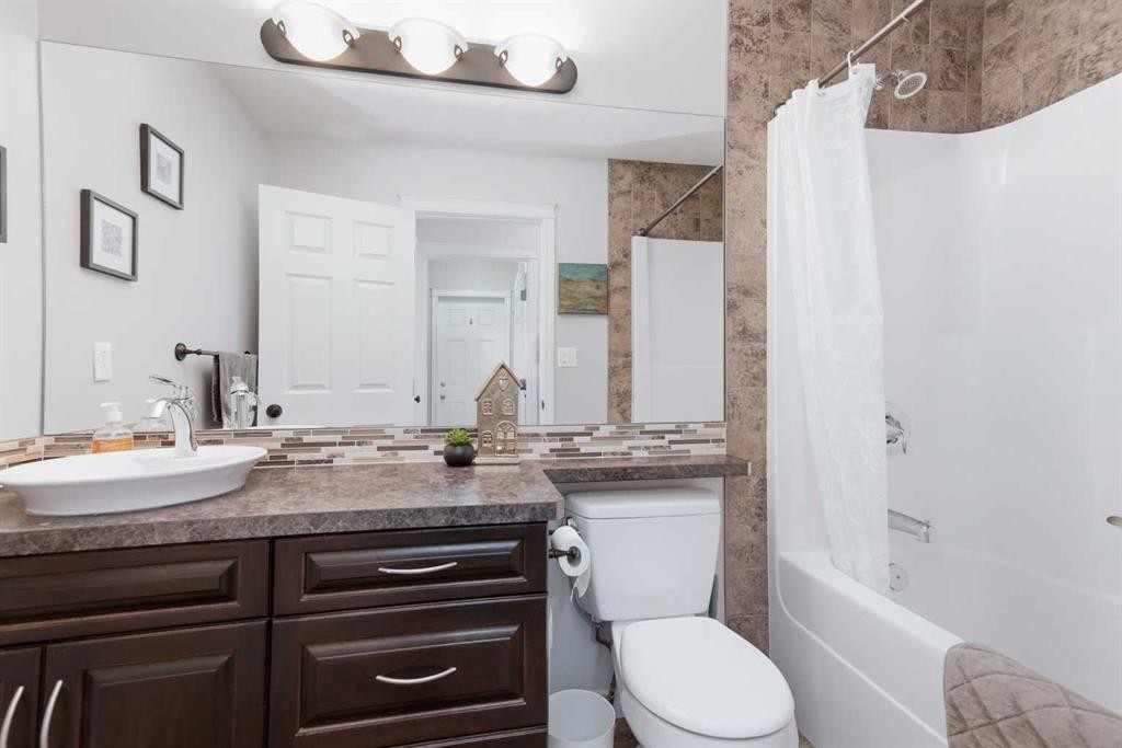 69 Turner Crescent, Red Deer, AB - Indoor Photo Showing Bathroom