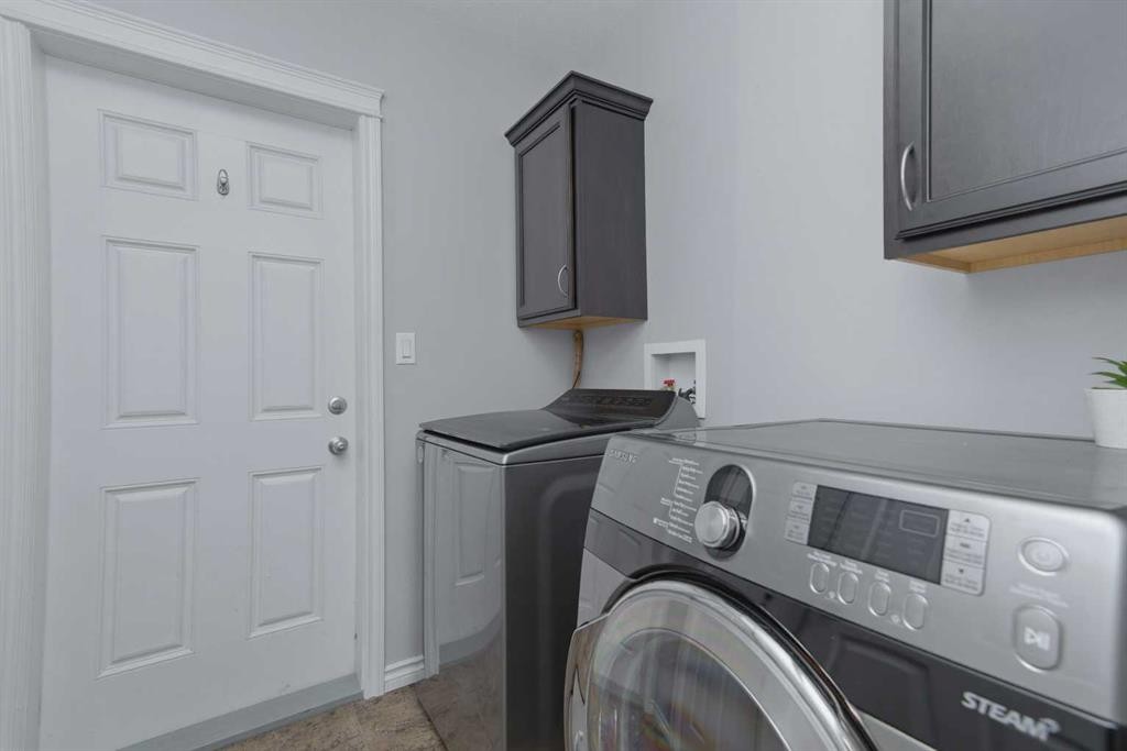 69 Turner Crescent, Red Deer, AB - Indoor Photo Showing Laundry Room