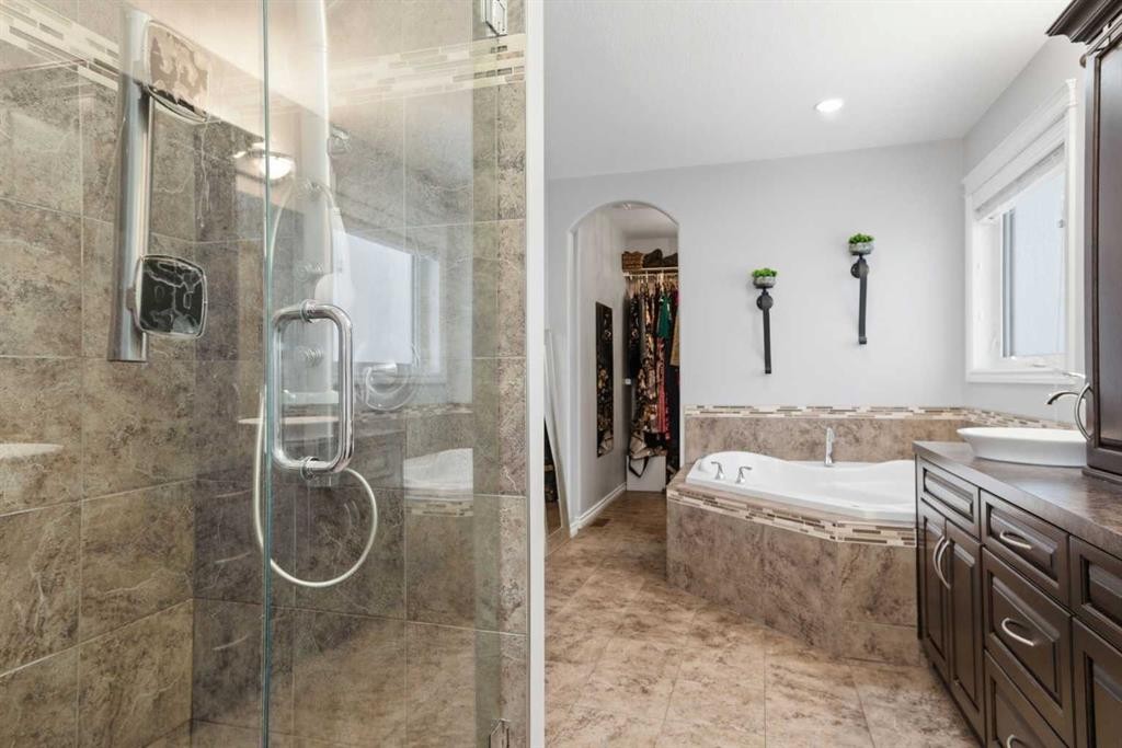 69 Turner Crescent, Red Deer, AB - Indoor Photo Showing Bathroom