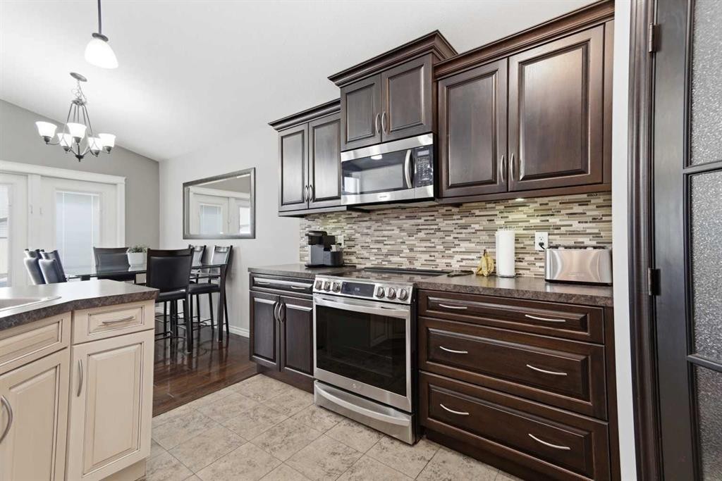 69 Turner Crescent, Red Deer, AB - Indoor Photo Showing Kitchen With Upgraded Kitchen