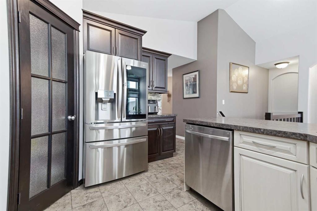 69 Turner Crescent, Red Deer, AB - Indoor Photo Showing Kitchen