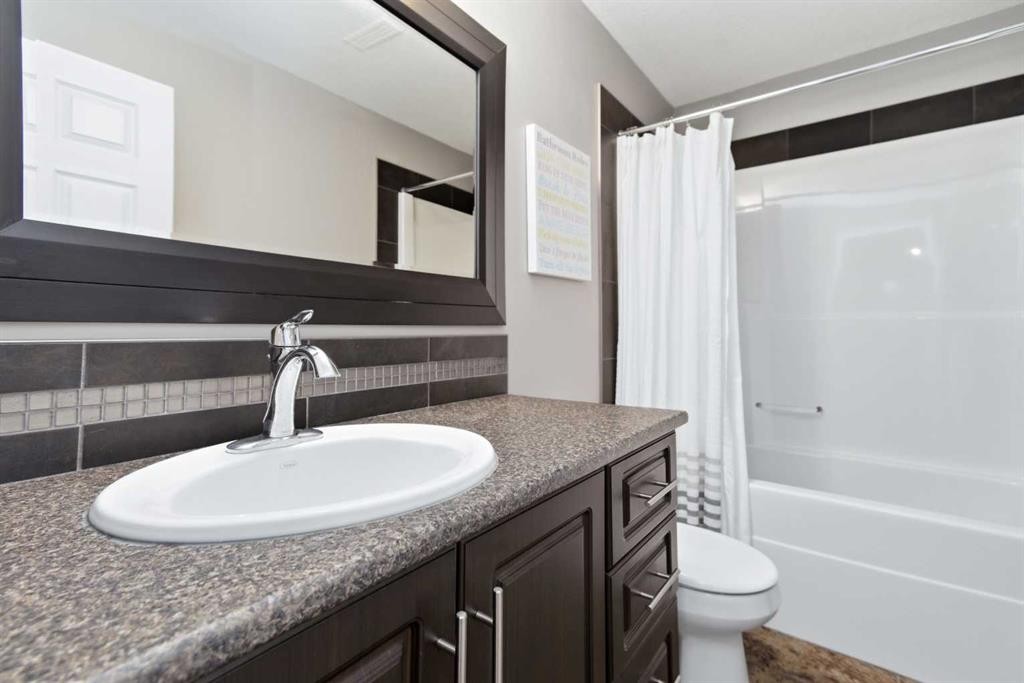 69 Turner Crescent, Red Deer, AB - Indoor Photo Showing Bathroom