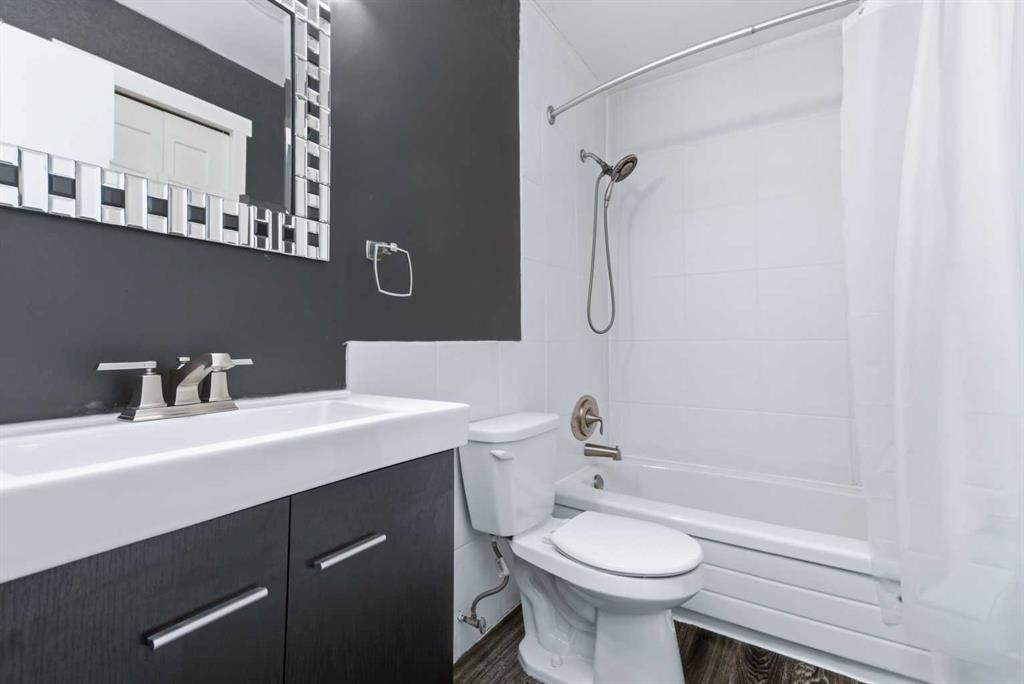50 Greenham Drive, Red Deer, AB - Indoor Photo Showing Bathroom