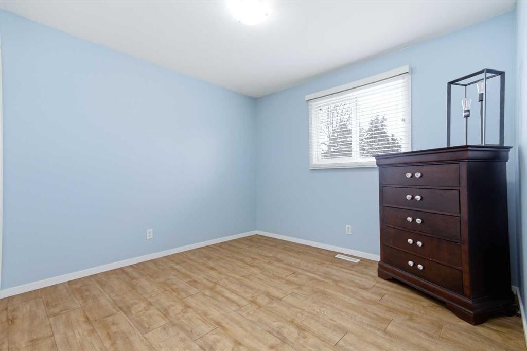 50 Greenham Drive, Red Deer, AB - Indoor Photo Showing Other Room