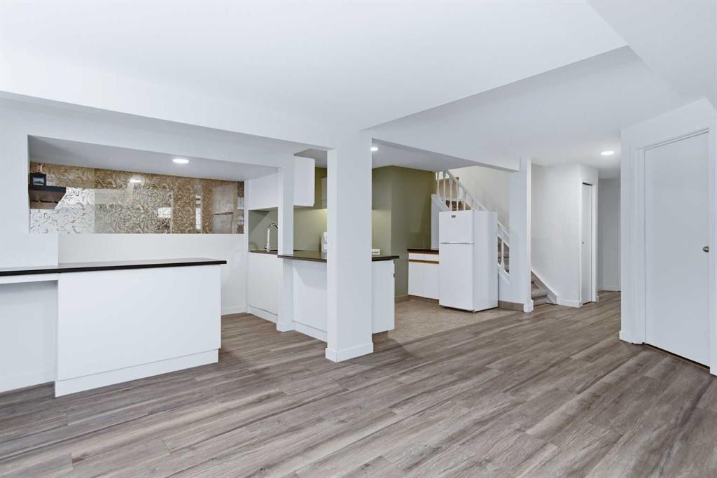 50 Greenham Drive, Red Deer, AB - Indoor Photo Showing Kitchen