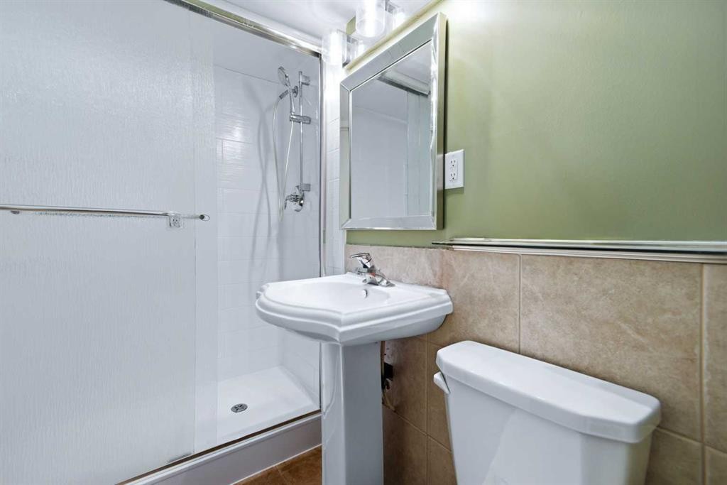 50 Greenham Drive, Red Deer, AB - Indoor Photo Showing Bathroom