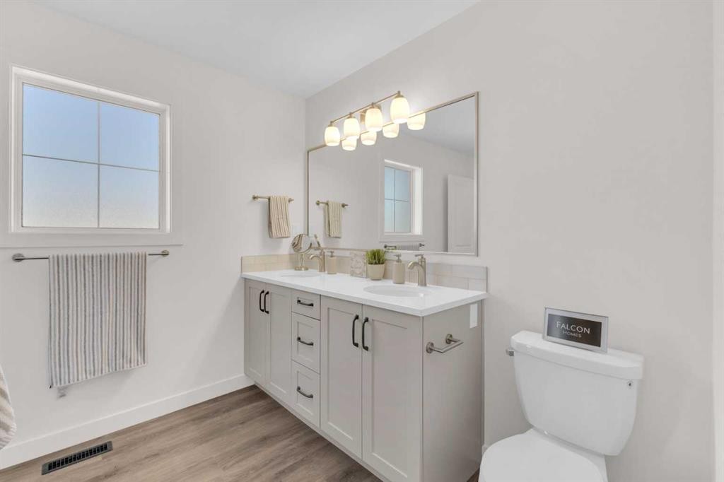 107 Hampton Crescent, Sylvan Lake, AB - Indoor Photo Showing Bathroom