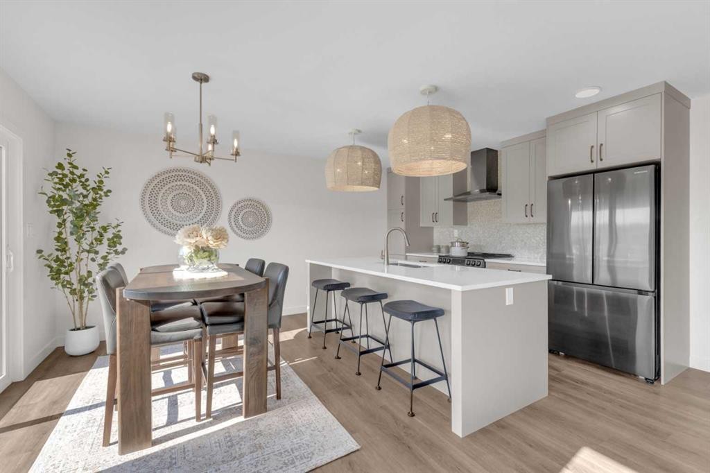 107 Hampton Crescent, Sylvan Lake, AB - Indoor Photo Showing Kitchen With Upgraded Kitchen