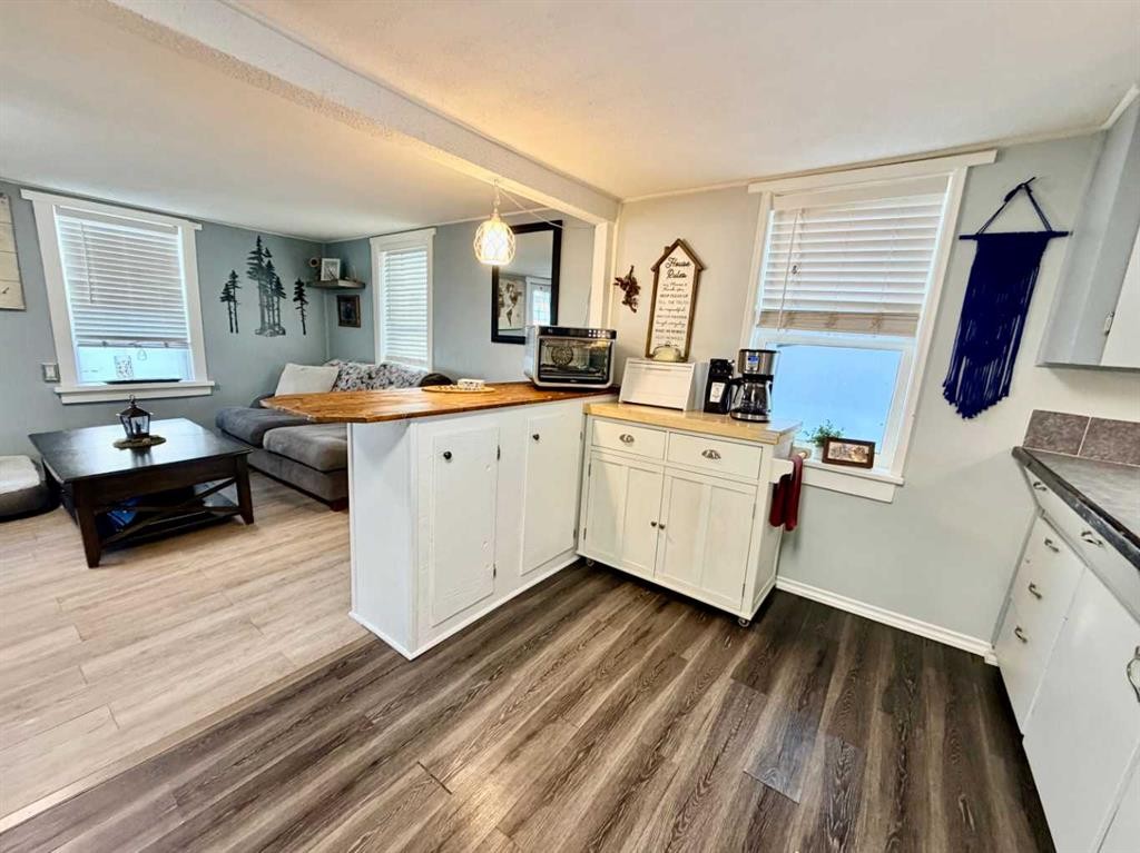 130 2 Avenue, Leslieville, AB - Indoor