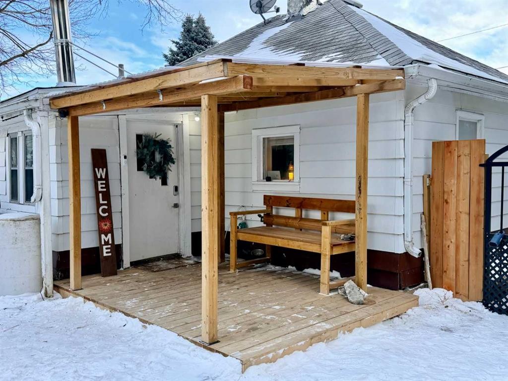 130 2 Avenue, Leslieville, AB - Outdoor