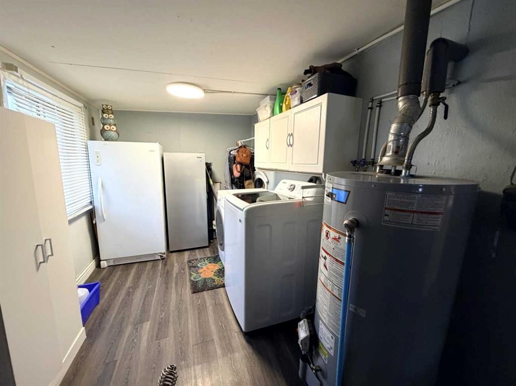 130 2 Avenue, Leslieville, AB - Indoor Photo Showing Laundry Room