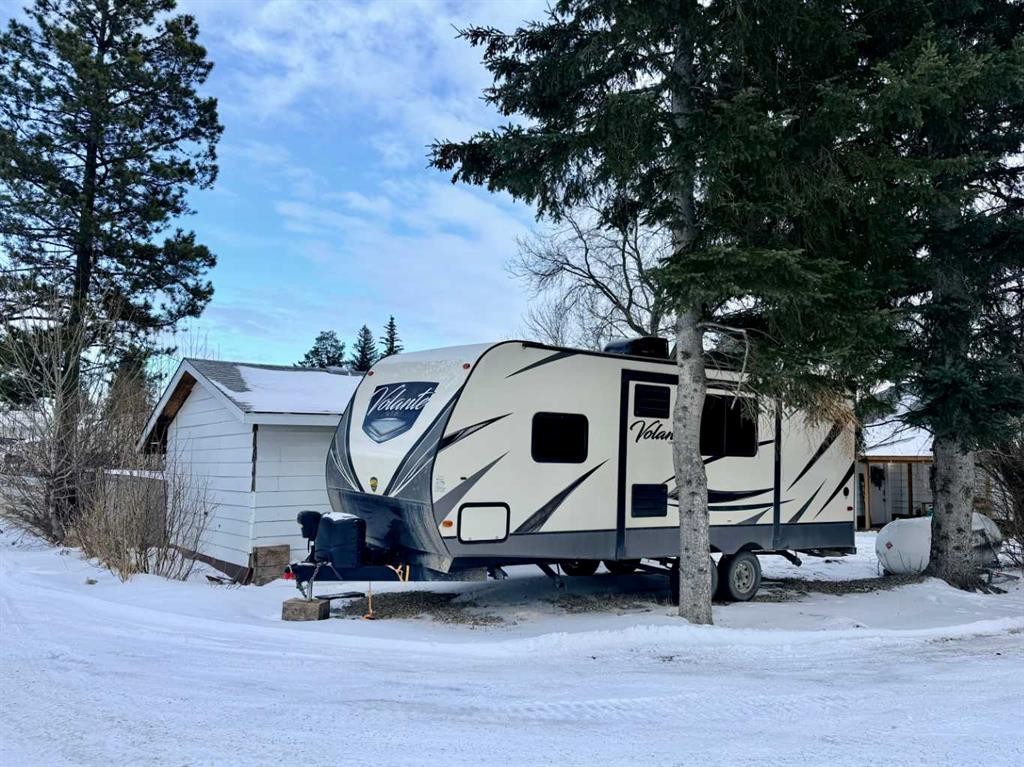 130 2 Avenue, Leslieville, AB - Outdoor