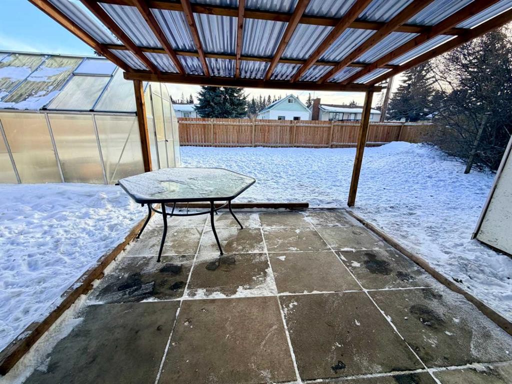 130 2 Avenue, Leslieville, AB - Outdoor