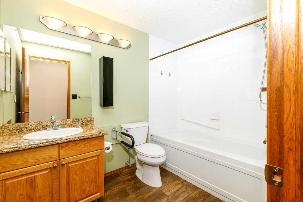 328-18 Averill Street, Red Deer, AB - Indoor Photo Showing Bathroom