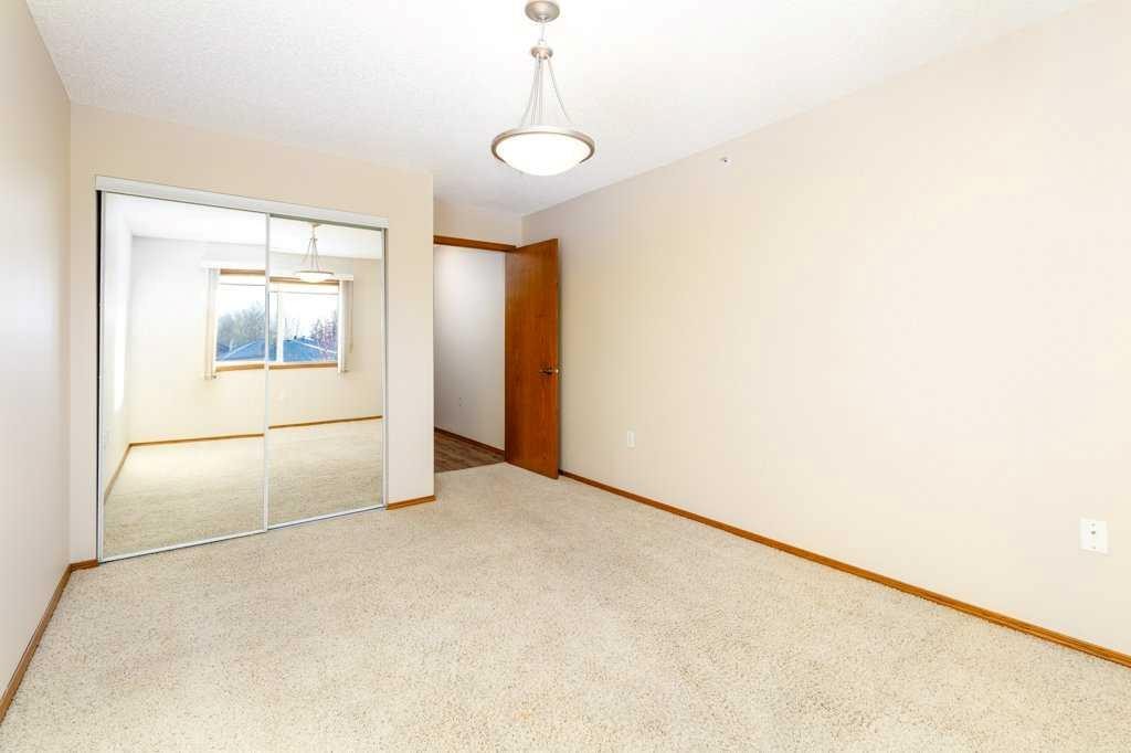 328-18 Averill Street, Red Deer, AB - Indoor Photo Showing Other Room