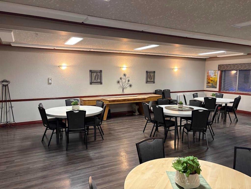 328-18 Averill Street, Red Deer, AB - Indoor Photo Showing Dining Room