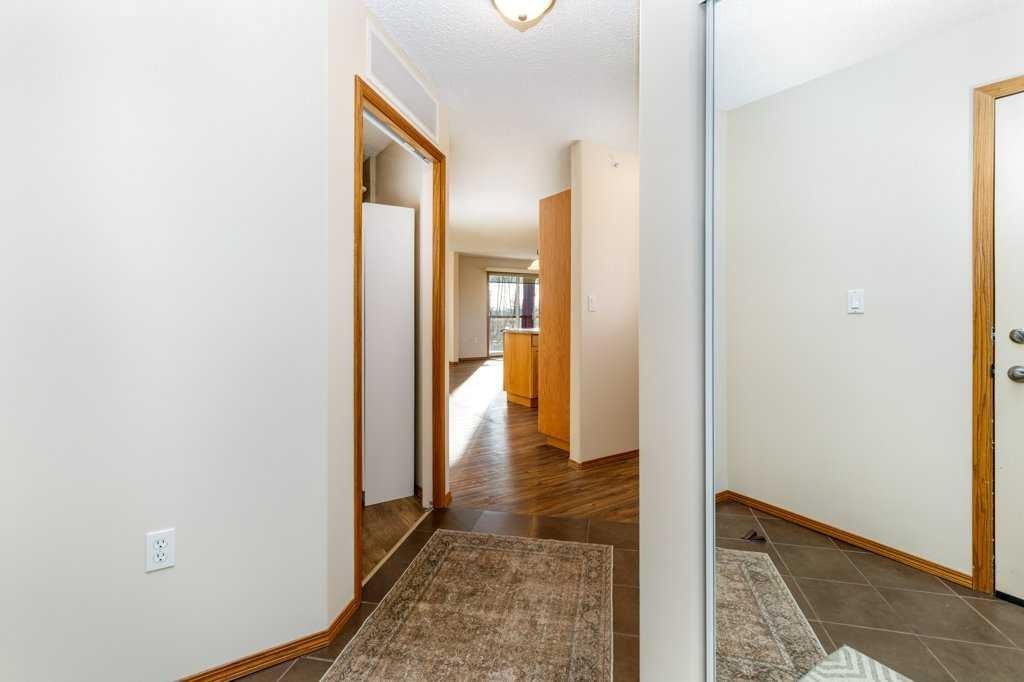 328-18 Averill Street, Red Deer, AB - Indoor Photo Showing Other Room