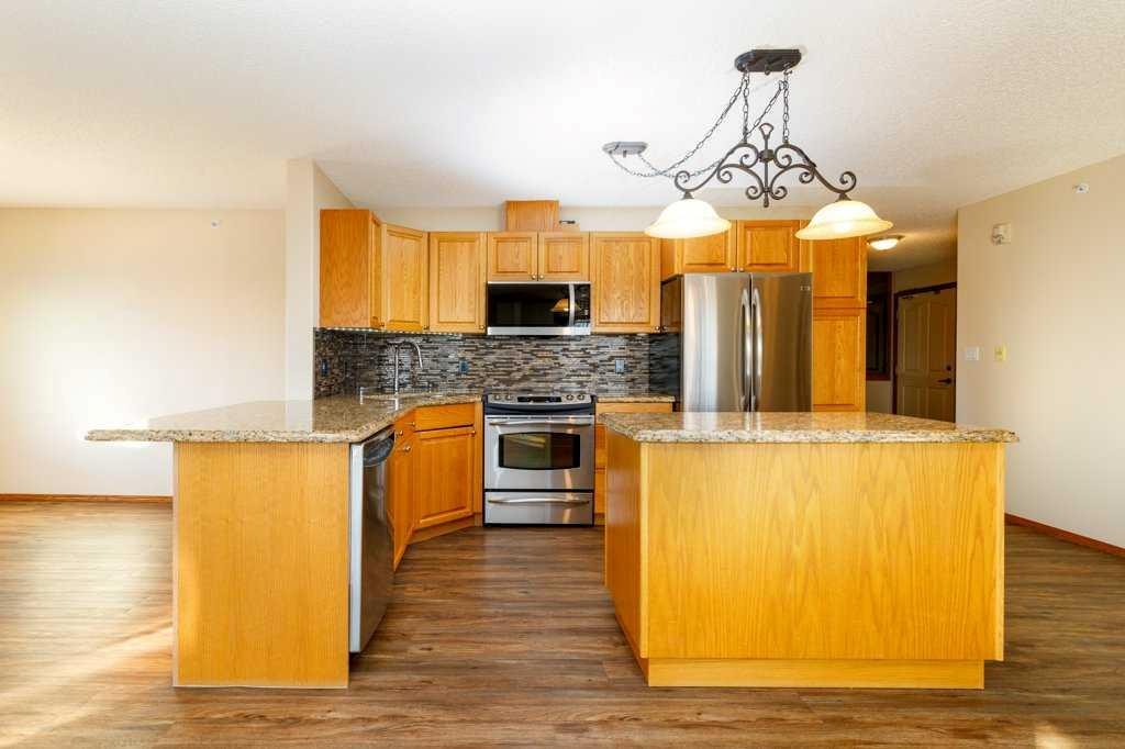 328-18 Averill Street, Red Deer, AB - Indoor Photo Showing Kitchen
