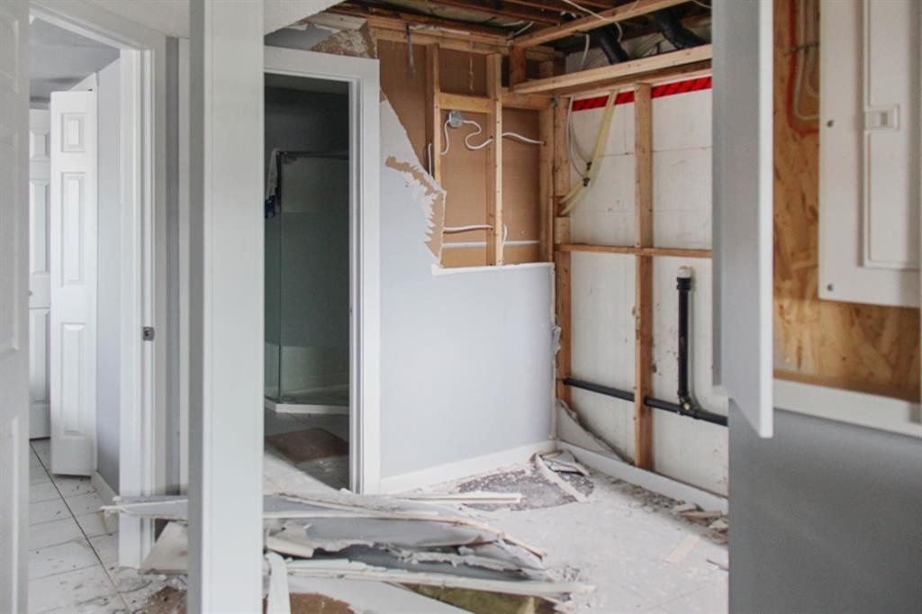 4840 49 Avenue, Irma, AB - Indoor Photo Showing Basement