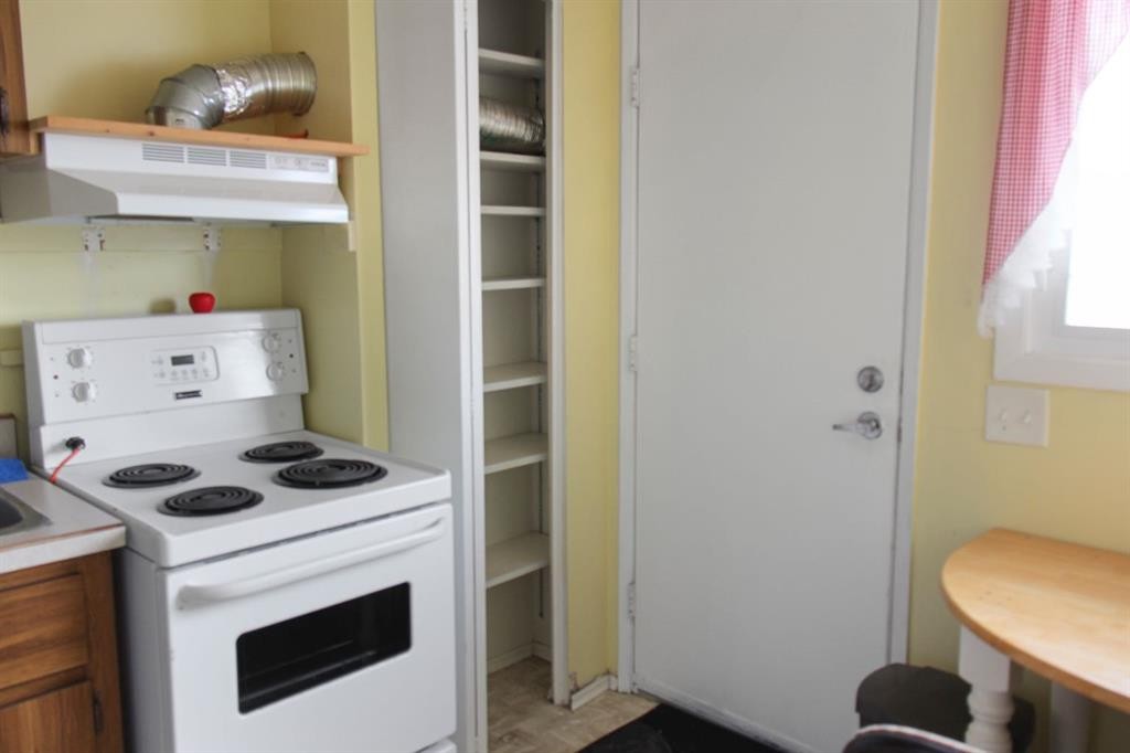 4840 49 Avenue, Irma, AB - Indoor Photo Showing Kitchen