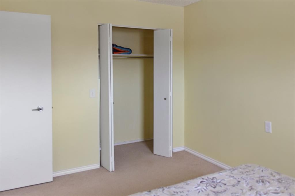4840 49 Avenue, Irma, AB - Indoor Photo Showing Bedroom