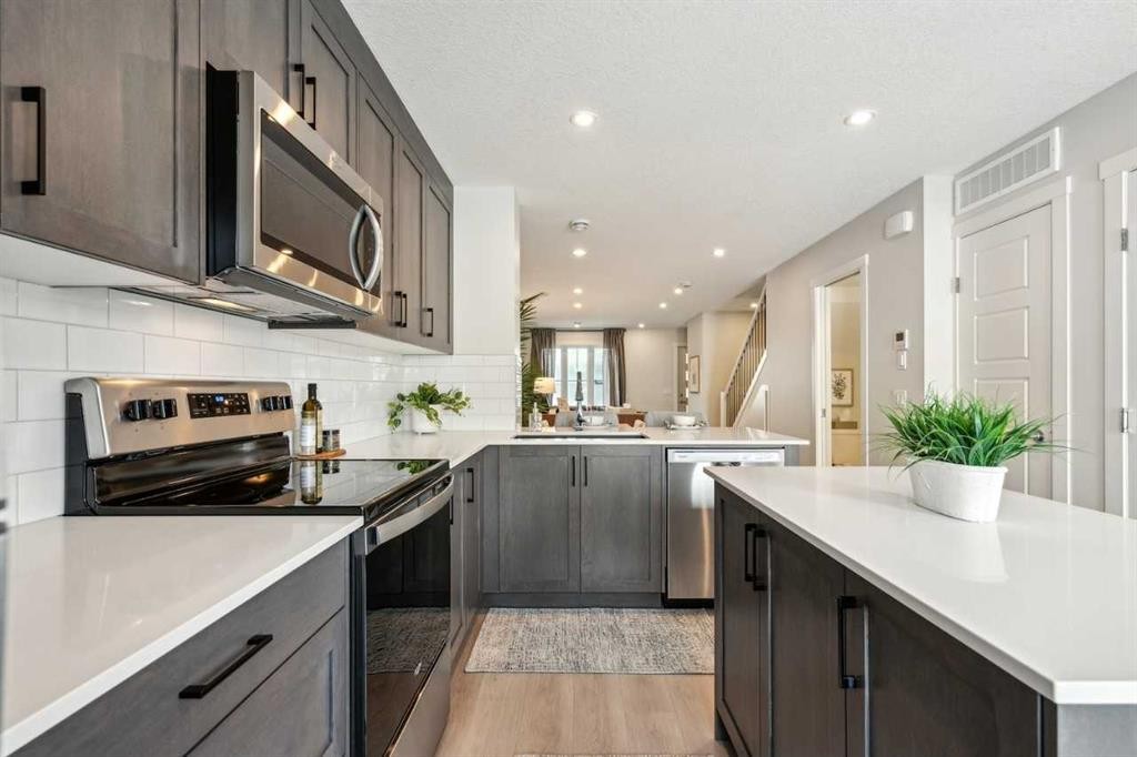 14685 1 Street Ne, Calgary, AB - Indoor Photo Showing Kitchen With Upgraded Kitchen