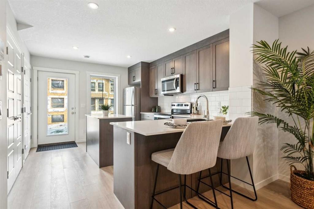 14685 1 Street Ne, Calgary, AB - Indoor Photo Showing Kitchen With Upgraded Kitchen