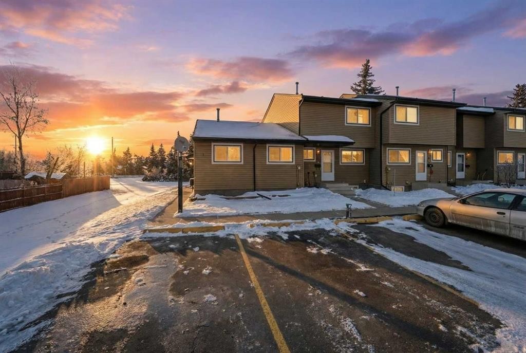 1-96 Holmes Street, Red Deer, AB - Outdoor