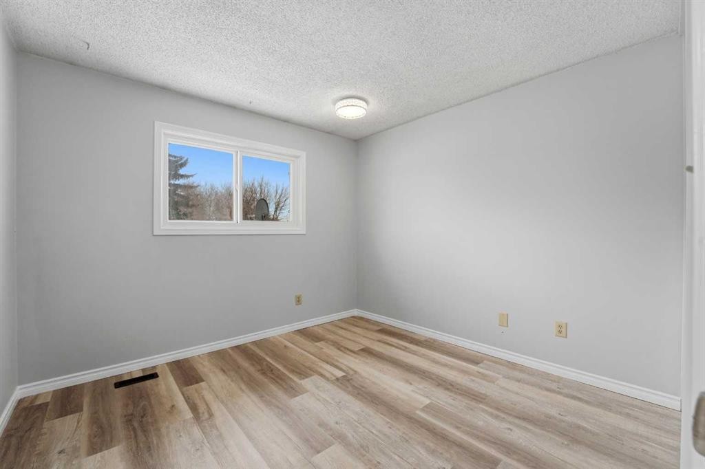 1-96 Holmes Street, Red Deer, AB - Indoor Photo Showing Other Room