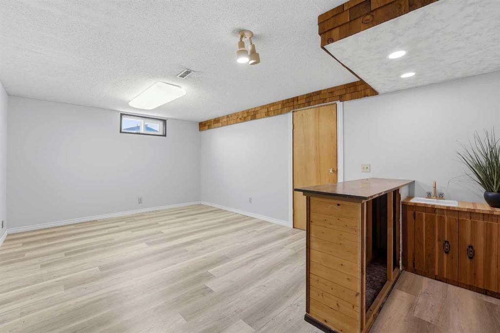 1-96 Holmes Street, Red Deer, AB - Indoor