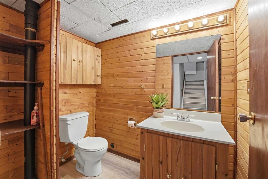 1-96 Holmes Street, Red Deer, AB - Indoor Photo Showing Bathroom