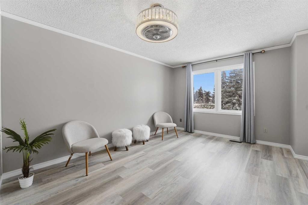 1-96 Holmes Street, Red Deer, AB - Indoor