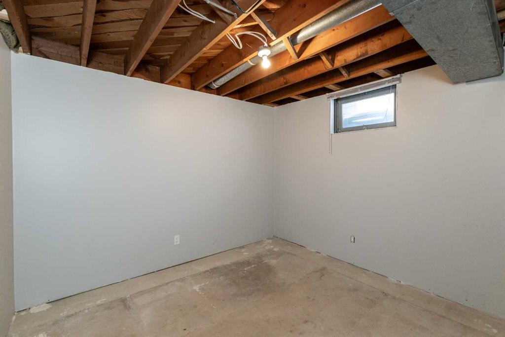 4919 46 Street, Innisfail, AB - Indoor Photo Showing Basement
