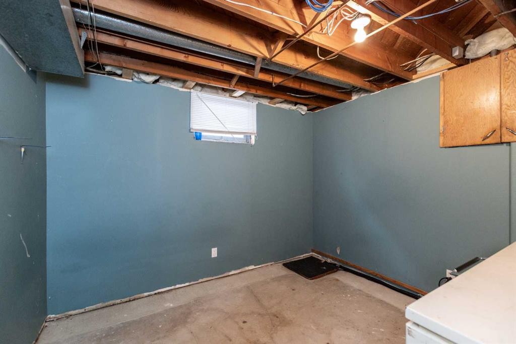 4919 46 Street, Innisfail, AB - Indoor Photo Showing Basement