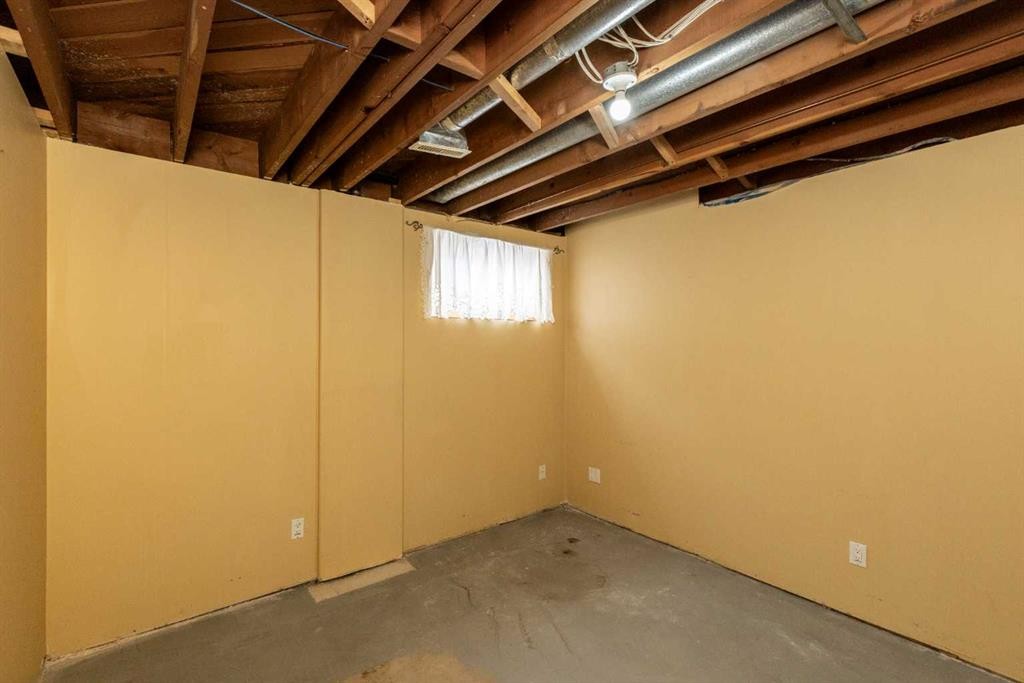 4919 46 Street, Innisfail, AB - Indoor Photo Showing Basement