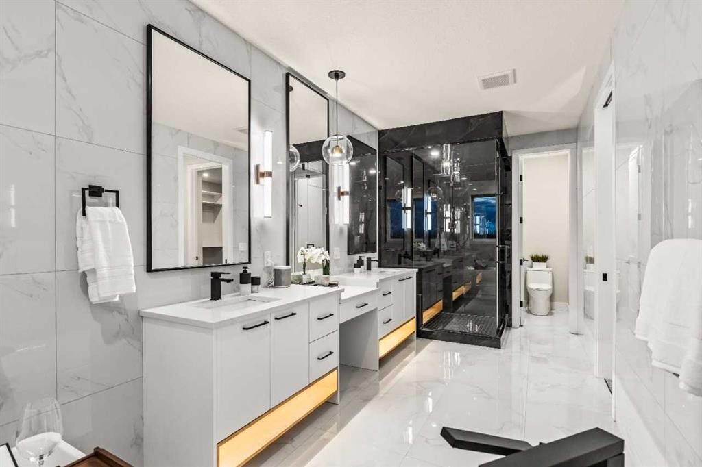 112 South Shore View, Chestermere, AB - Indoor Photo Showing Bathroom