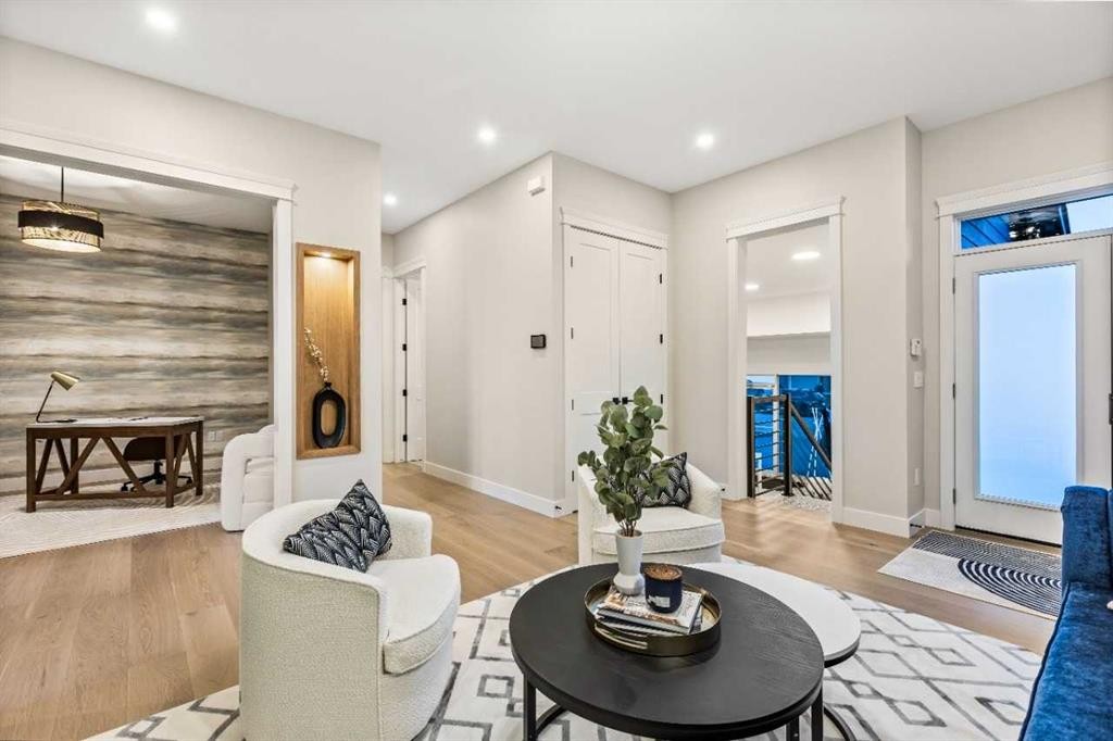 112 South Shore View, Chestermere, AB - Indoor Photo Showing Living Room