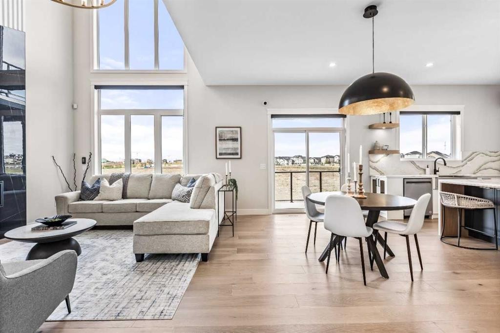 112 South Shore View, Chestermere, AB - Indoor Photo Showing Living Room