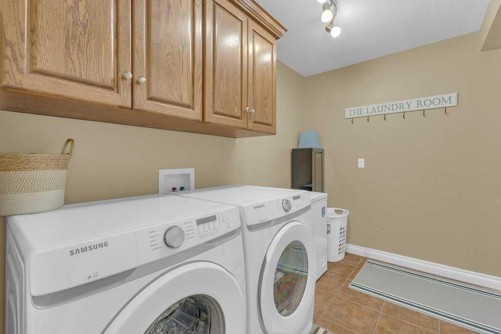 3905 39 Street Close, Ponoka, AB - Indoor Photo Showing Laundry Room