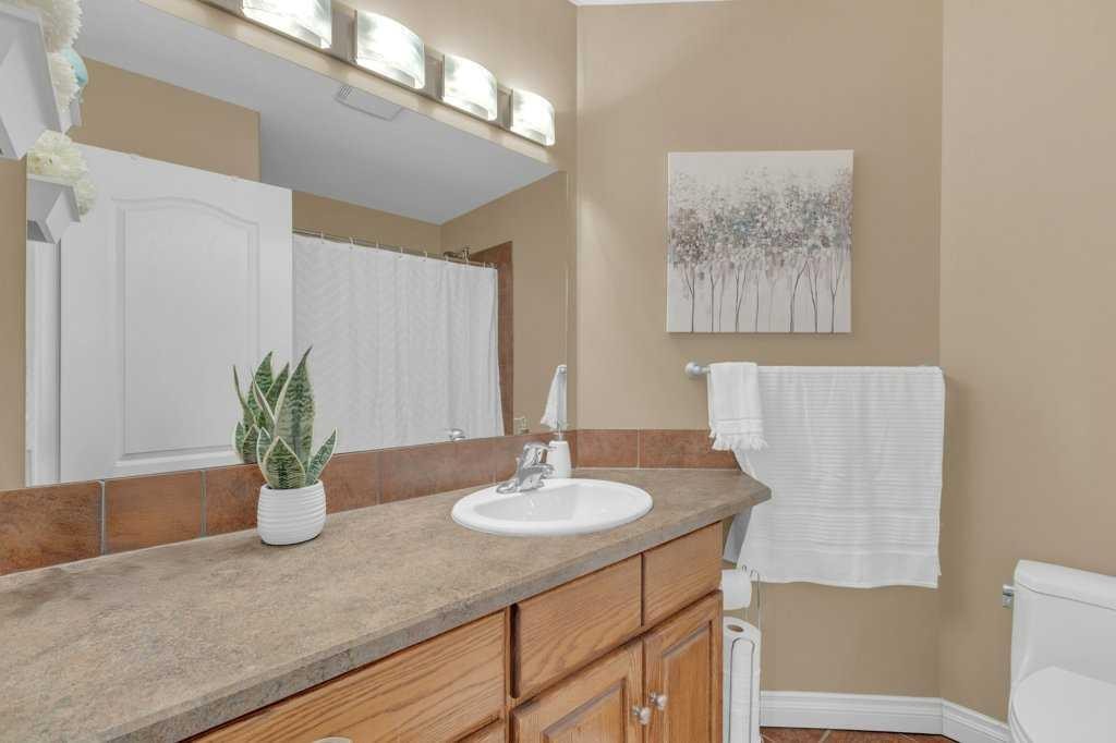 3905 39 Street Close, Ponoka, AB - Indoor Photo Showing Bathroom
