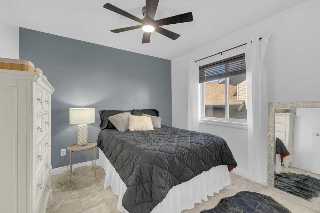 3905 39 Street Close, Ponoka, AB - Indoor Photo Showing Bedroom