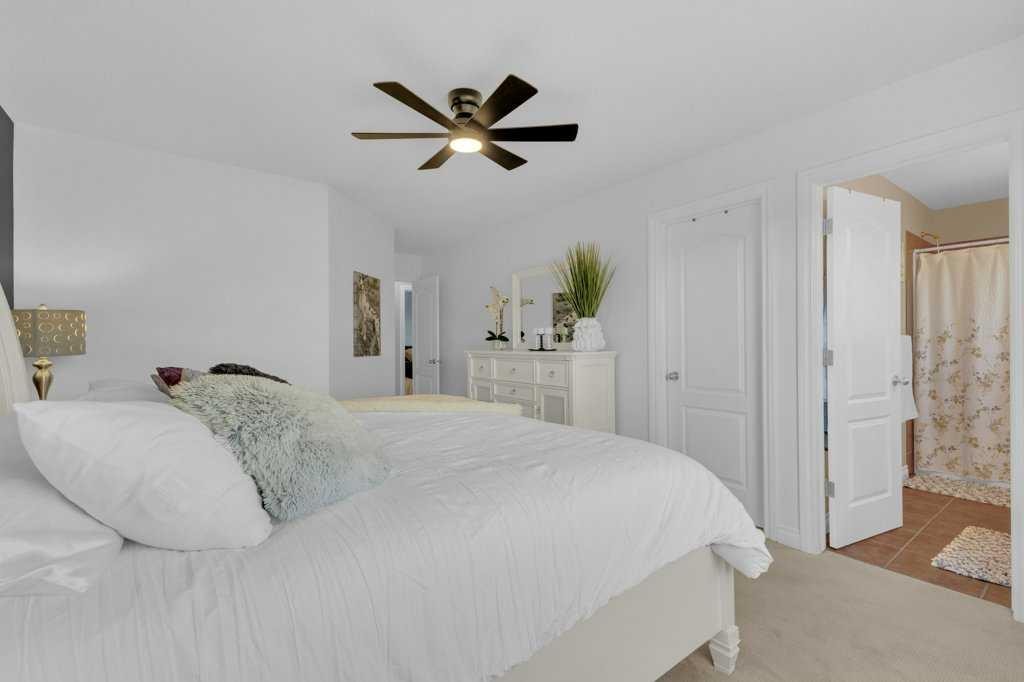 3905 39 Street Close, Ponoka, AB - Indoor Photo Showing Bedroom