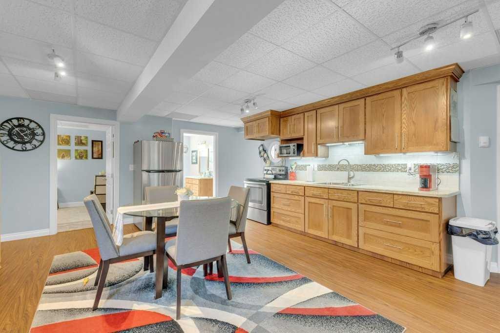 3905 39 Street Close, Ponoka, AB - Indoor