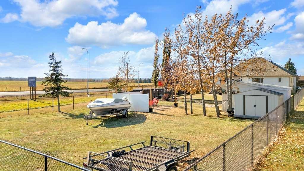 3905 39 Street Close, Ponoka, AB - Outdoor With View
