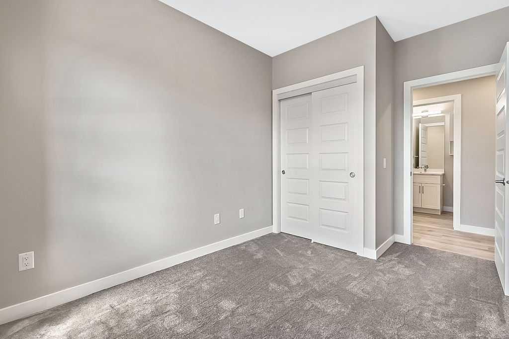 201-97 Station Drive, Sylvan Lake, AB